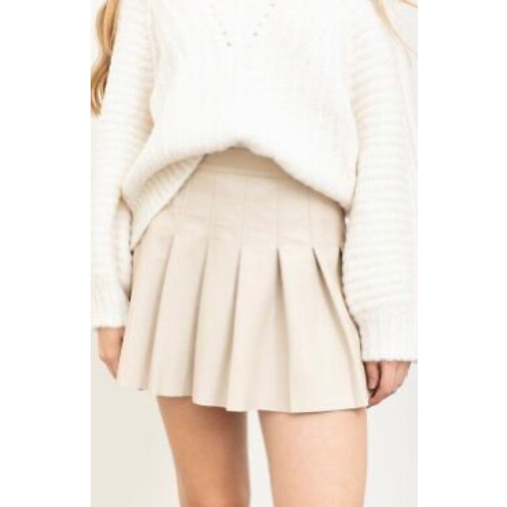 Le Lis Pleated Leather Mini Skirt